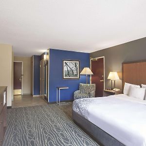King Room Bath Tub Mobility Accessible or Non-Smoking